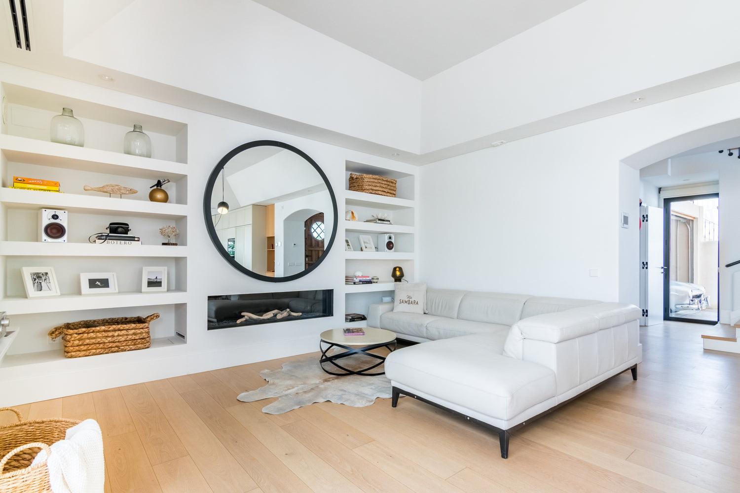 Living room of Villa, Marbella luxury Beach House short term rental, located on the beach side at Marbella´s exclusive Golden Mile just steps from the sea 